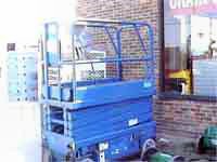 SCISSOR LIFT 19'